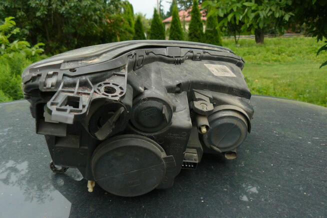 Citroen C5 reflektory przednie bardzo ladne, ale uszkodzone