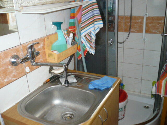 OKAZJA ! Sprzedam mały domek z ogrodem i garażem