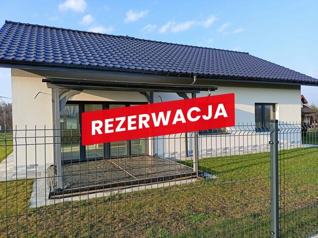 Nowy parterowy zakończony na 10 arowej działce