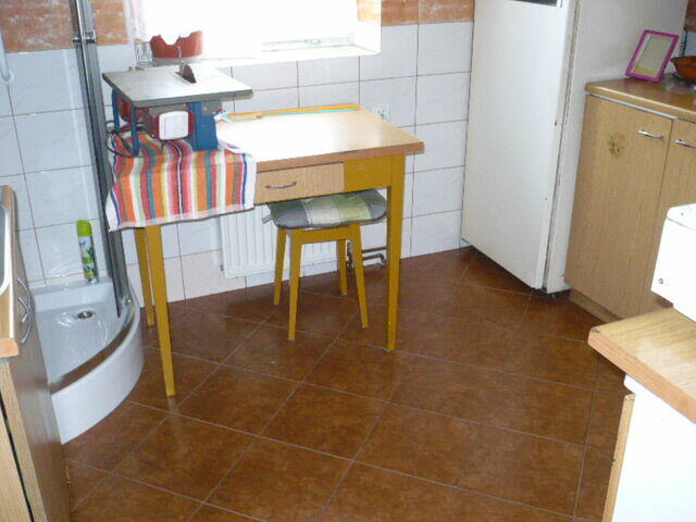 OKAZJA ! Sprzedam mały domek z ogrodem i garażem