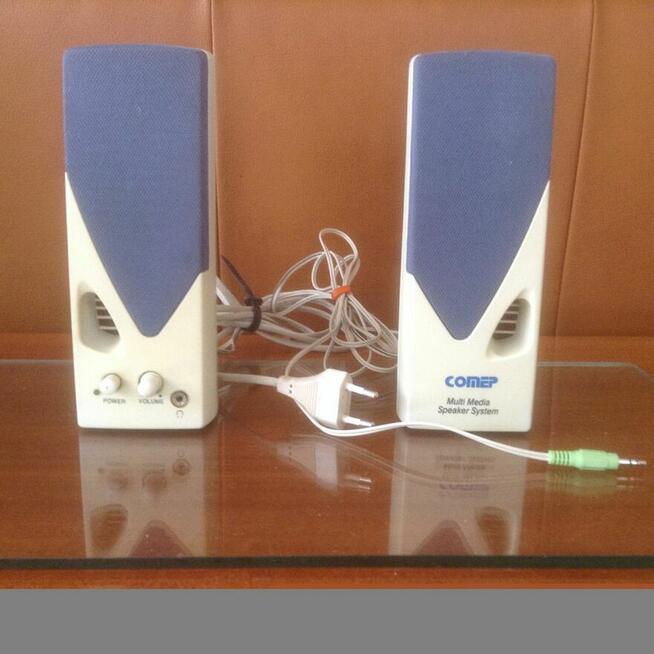 Zestaw głośników COMEP z wbudowany wzmacniaczem i kablami .
