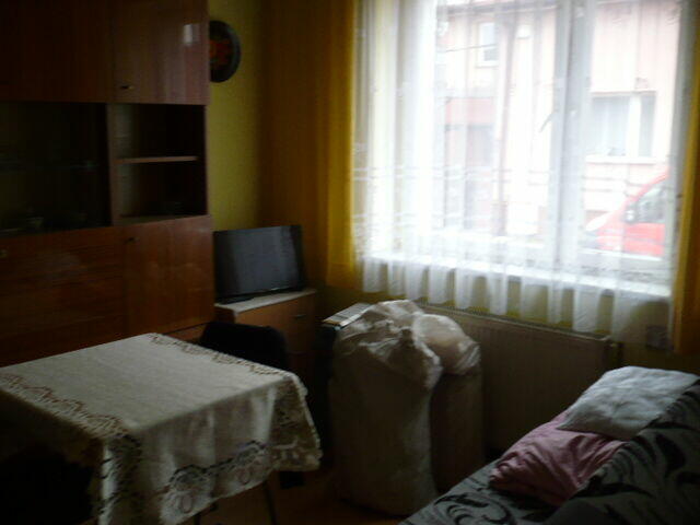 OKAZJA ! Sprzedam mały domek z ogrodem i garażem