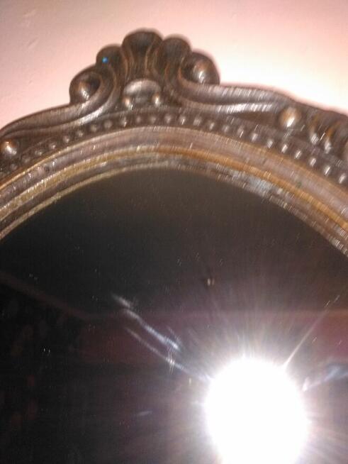 lustro w rzeżbionej ramie