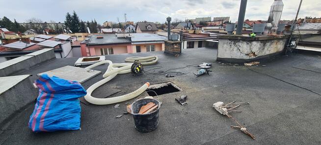 Ocieplanie poddaszy stropów celulozą naprawa izolacji dachu