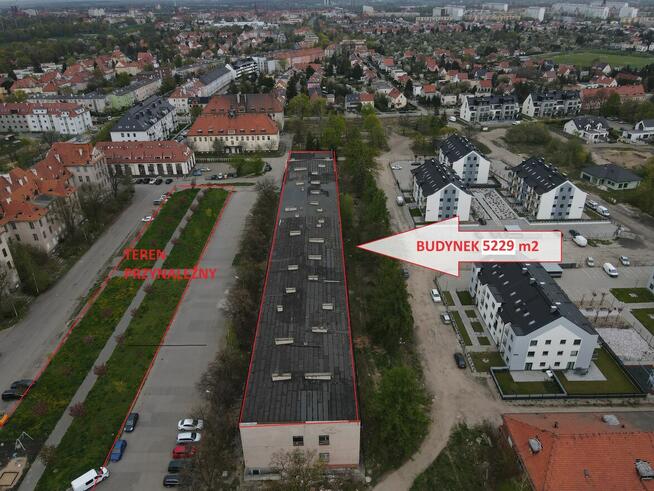Budynek inwestycyjny z dwoma działkami