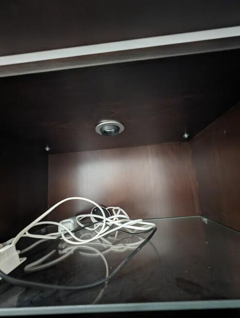 Używana przeszklona witryna do salonu marki KLOSE kolonialna