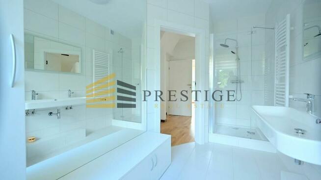 Piękny dom w zielonym zakątku Sadyby