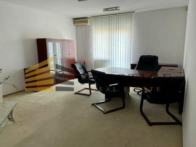 Dom wśród zieleni na cele IT - serwerownia