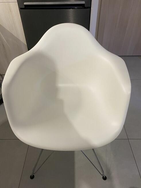 Sprzedam krzesła Vitra Eames