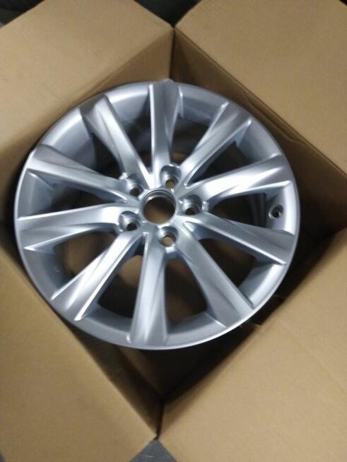 Nowa felga aluminiowa Lexus 17 5x114.3