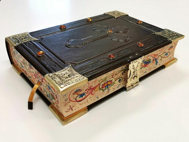 Oprawa książek na prezent, księgi, albumy, oprawy skórzane.