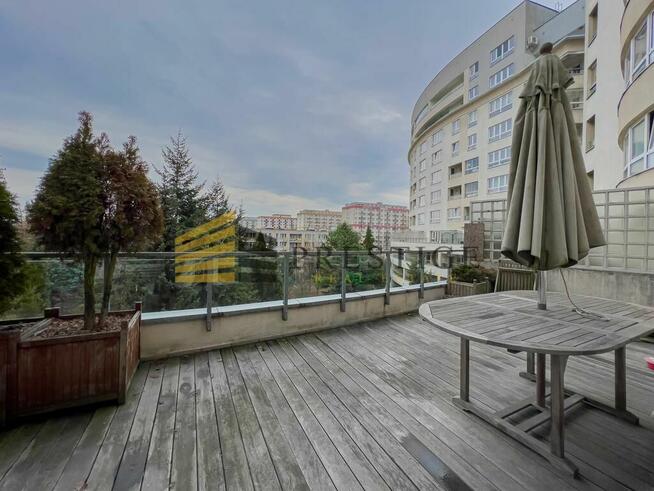 **Apartament z tarasem** Kameralne osiedle