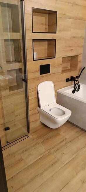 Doświadczony glazurnik.