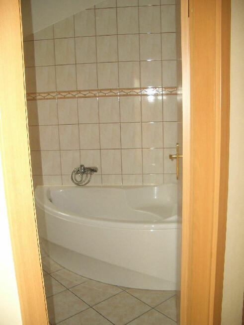 DO WYNAJĘCIA Ładna kawalerka z balkonem i ogrodem