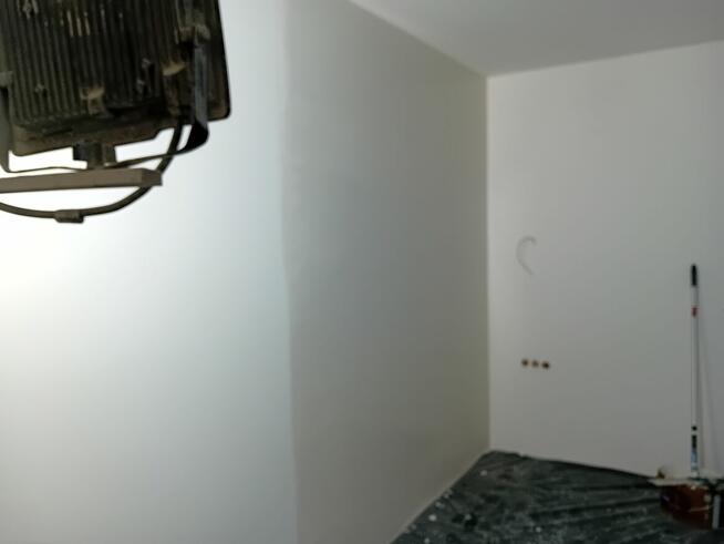 Przyjmuje zlecenie na adaptacji poddaszu, Gładzi, Malowanie .