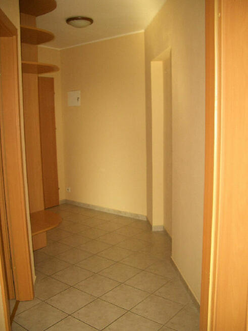 DO WYNAJĘCIA Ładna kawalerka z balkonem i ogrodem