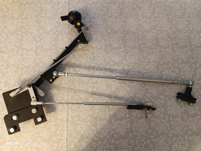 Oprzyrządowanie do samochodu dla osób niepełnosprawnych.