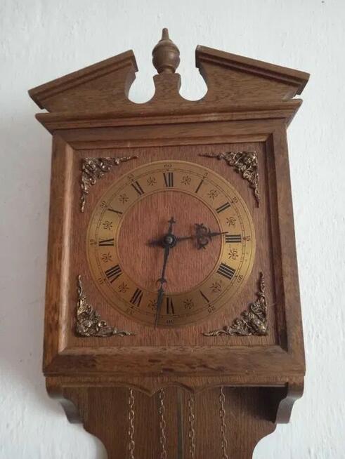 zegar ścienny z wahadłem