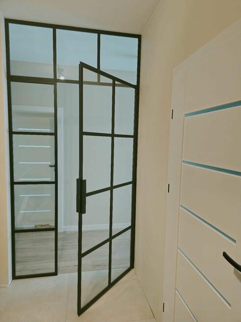 Przeszklenia loft, stalowo-szklane, drzwi i ścianki metalowe