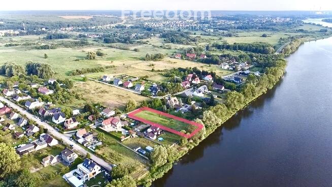 Budowlana działka przy Odrze z widokiem.