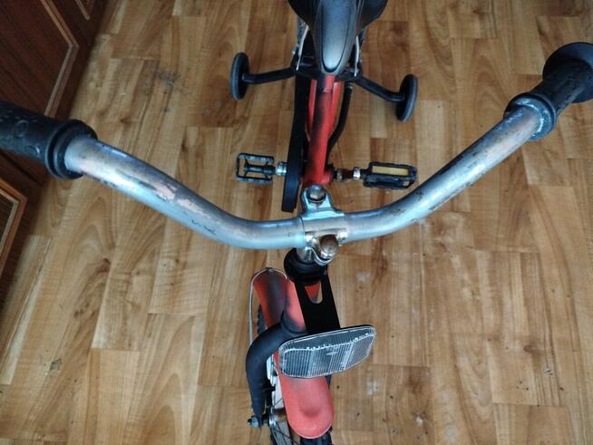 Rowerek z bocznymi kółkami