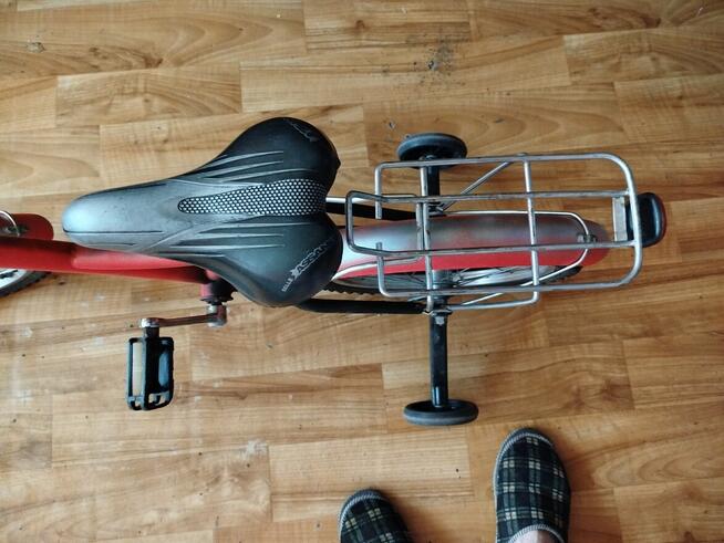 Rowerek z bocznymi kółkami