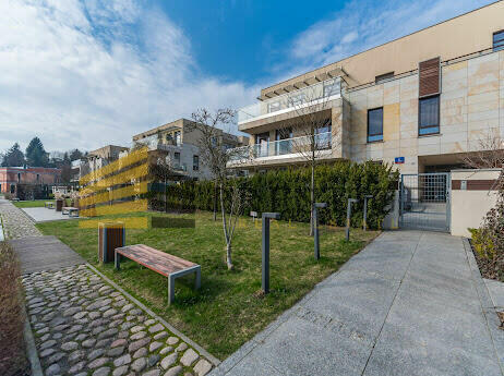 Nowoczesne Mieszkanie z Garażem w Cenie - Idealna