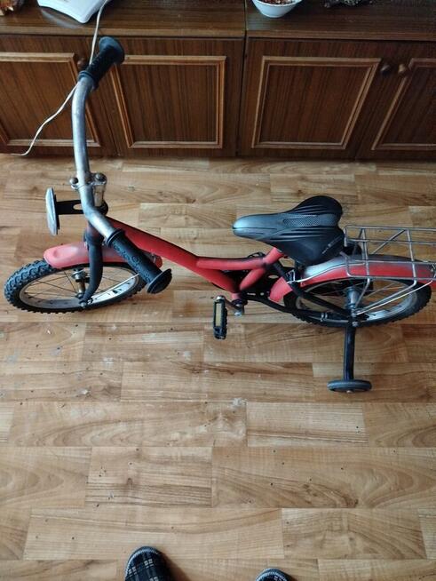 Rowerek z bocznymi kółkami