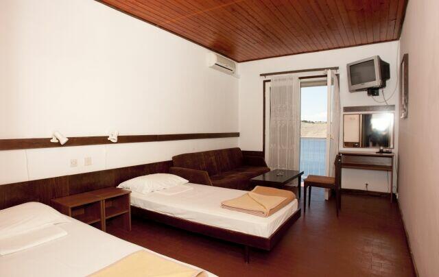 Chorwacja Kvarner POKOJE 30 m od morza HB bufety WINO PIWO!!