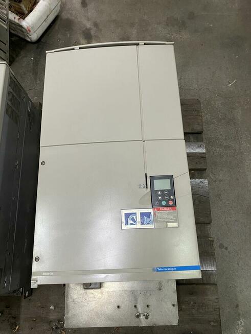 Falownik SCHNEIDER ALTIVAR 38 55kW ATV38HD64N4