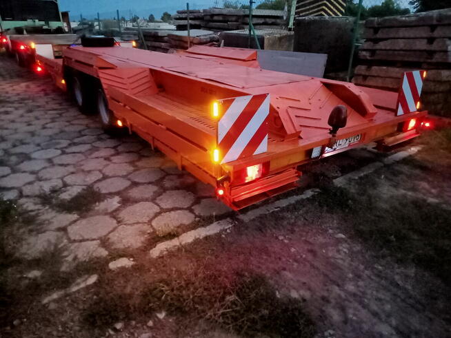 przyczepa niskopodwoziowa specjalna wielton do kombajnów