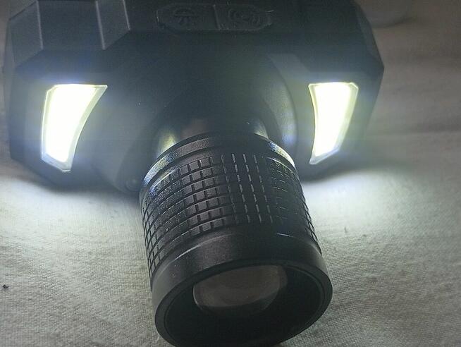 Latarka czołowa, ruch, światło na alarm, zoom, ladowanie