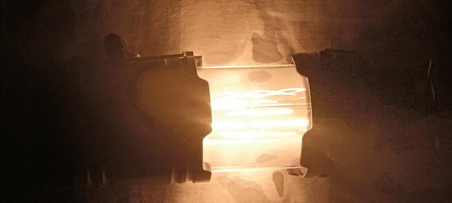 Lampa kempingowa. Latarka Solarna Ładowarka Płomień