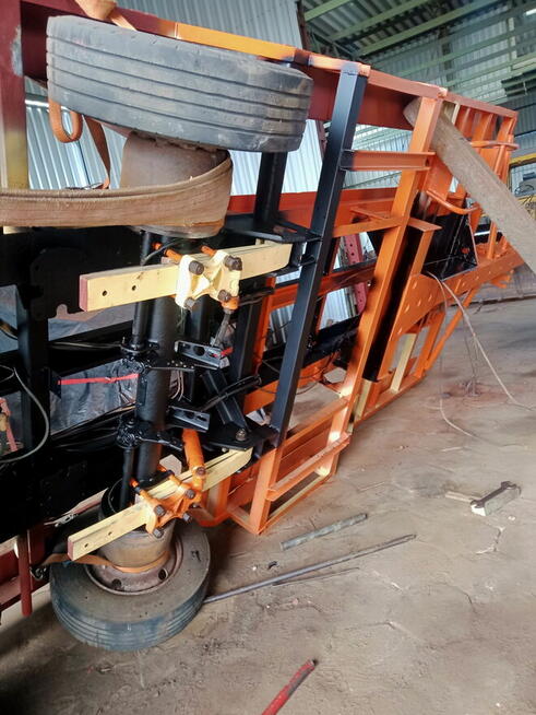 przyczepa niskopodwoziowa specjalna wielton do kombajnów