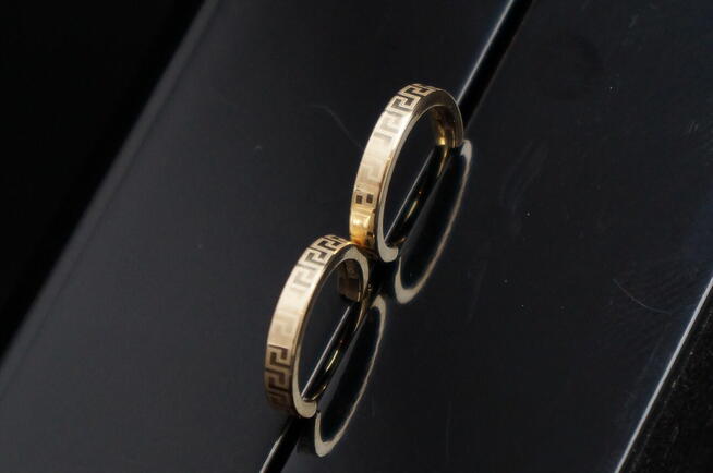 ELEGANCKIE ZŁOTE KOLCZYKI