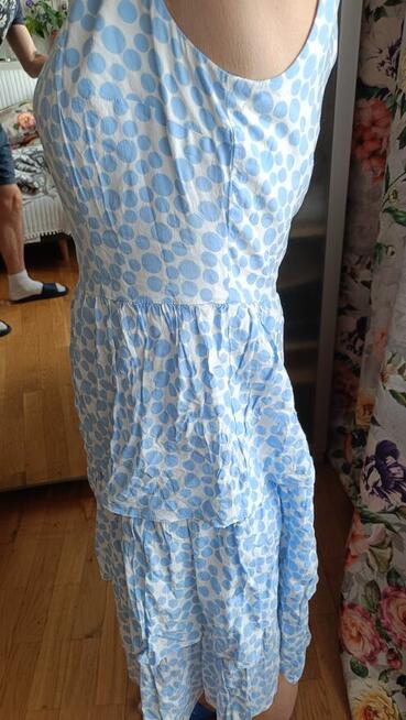 Piękna Sukienka w groszki z trzema falbanami i podszewką BIA