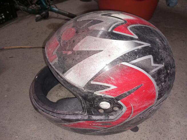 Kask motocyklowy na skuter na przykład
