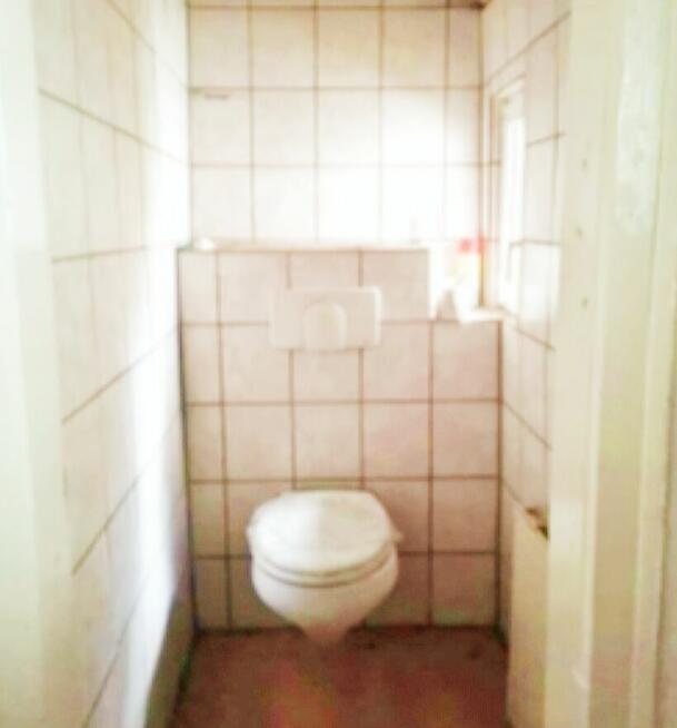 Niemcy Dom piętrowy z tarasem KW do zamieszkania. Nowy dach.