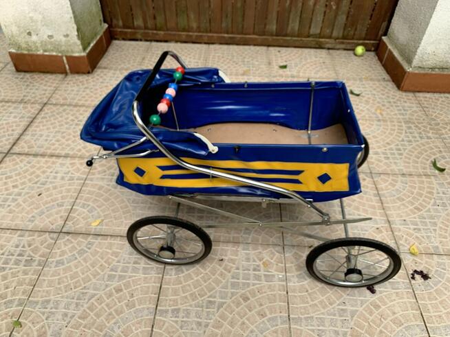 Zabawki PRL - wózek dla lalki