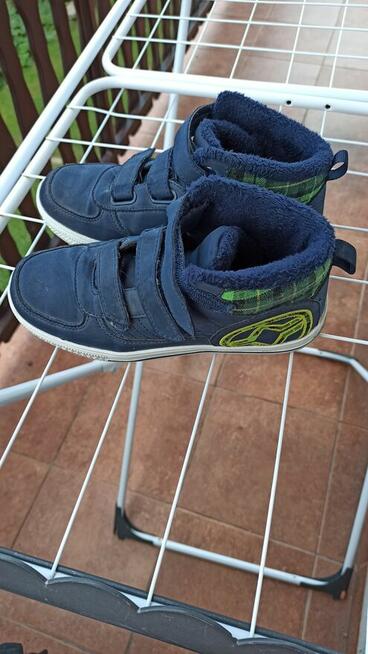 Buty jesienno-zimowe z ociepleniem w środku