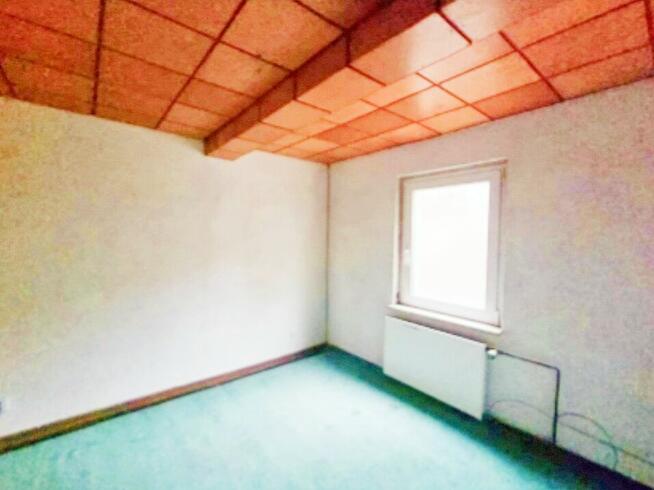 Niemcy Dom piętrowy z tarasem KW do zamieszkania. Nowy dach.