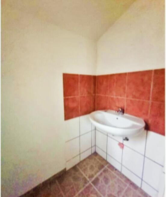 Niemcy Dom piętrowy z tarasem KW do zamieszkania. Nowy dach.