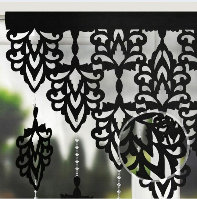 Czarne panele ażurowe 100x150 cm, firany z koralikami