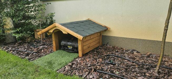 Garaż / domek dla kosiarki / kosiarka robot