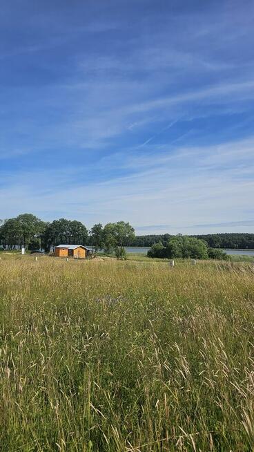 Atrakcyjna działka nad jeziorem z plażą