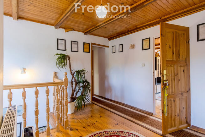 Dom wolnostojący blisko lasu na cichym osiedlu