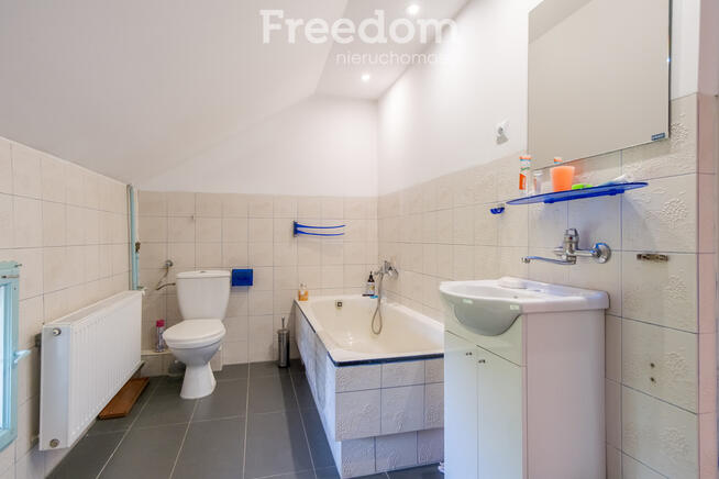 Dom wolnostojący blisko lasu na cichym osiedlu