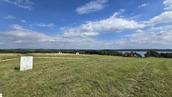 Piękna działka z dojściem do Jeziora Lubie.