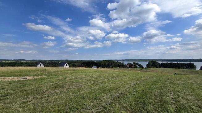 Piękna działka z dojściem do Jeziora Lubie.