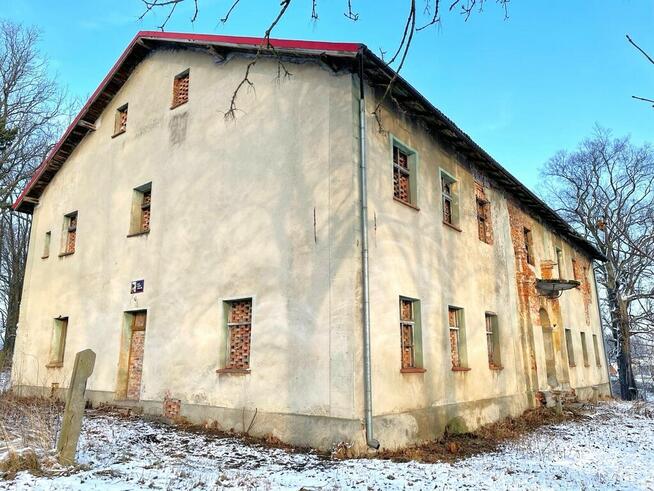 ZABYTKOWY DWOREK Z POTENCJAŁEM 940 M² i PARK